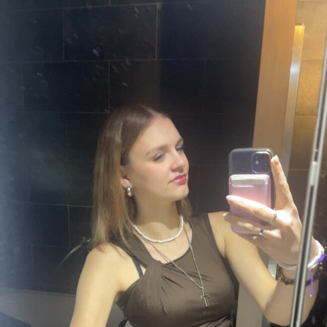 Babysitter in Heist-op-den-Berg: Mina