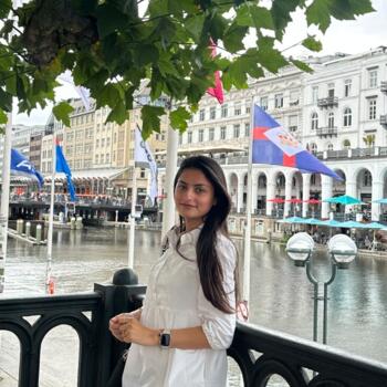 Babysitter in London: Minahil