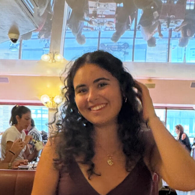 Babysitter in Rueil-Malmaison: Alexia