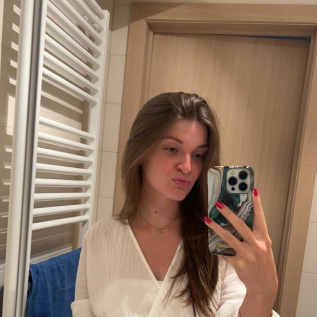 Babysitter in Nazareth: Kyara