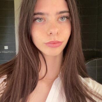 Babysitter in Vennecy: Camille