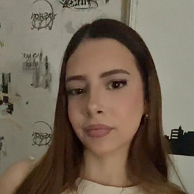 Babysitter in Cholet: Lily