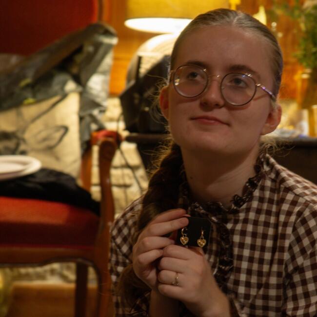 Babysitter in Manzac-sur-Vern: Lou