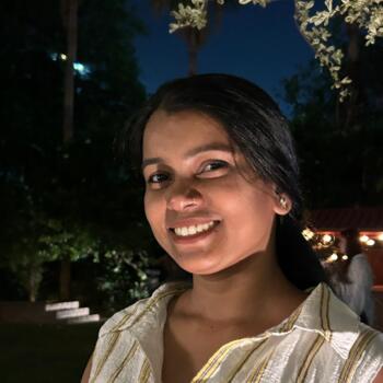 बेबीसिटर बम्बई: Sangita