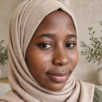 Babysitter Jeddah: Mayira