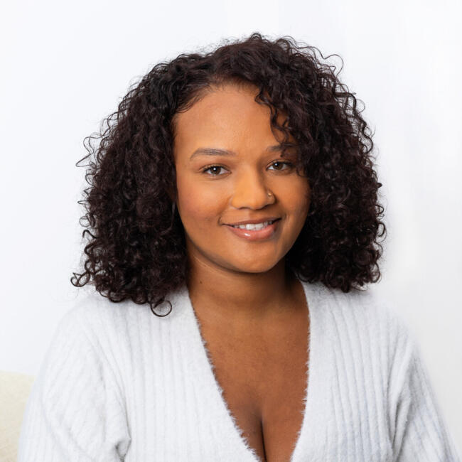 Babysitter in Montesson: Djenae