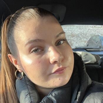 Babysitter in Cuffies: Blandine