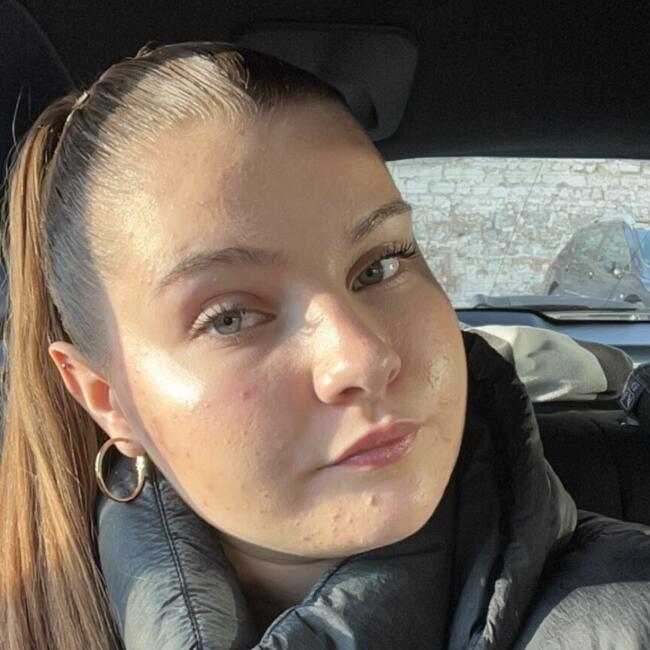 Babysitter in Cuffies: Blandine