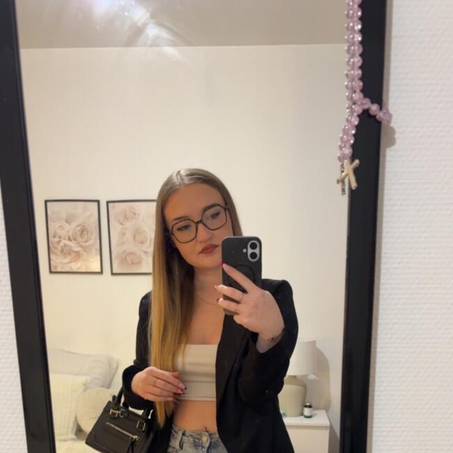Babysitter in Reims: Angélina