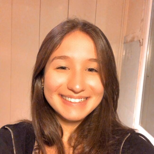 Babysitter in Saint-Jean-Saint-Maurice-sur-Loire: Lilou