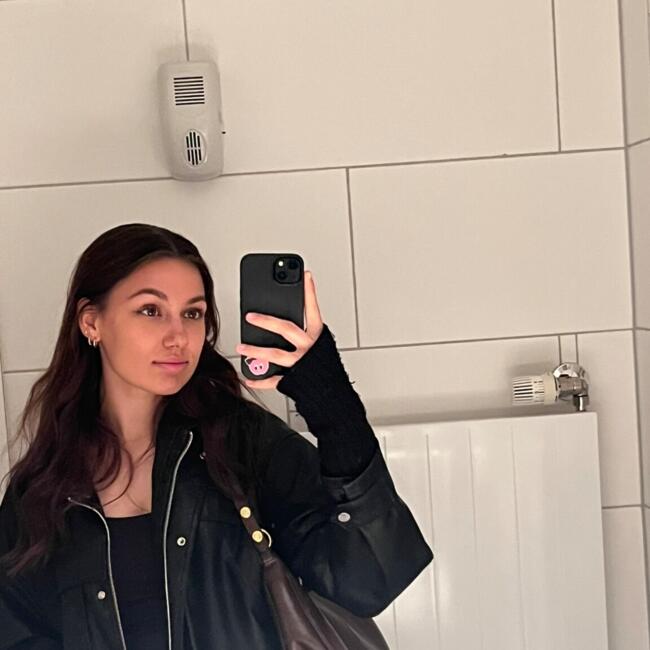 Babysitter in Künten: Mia