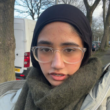 Babysitter Bury: Amina