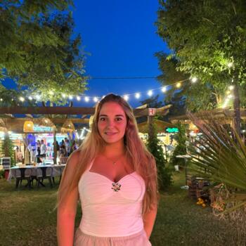 Babysitter in Vic: Marina