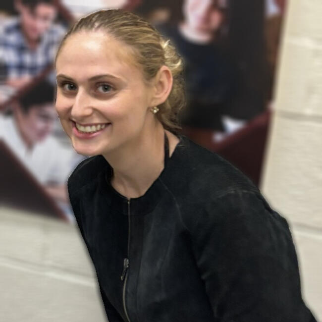 Babysitter in Chicago: Ariella