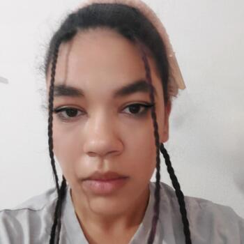 Babysitter in Mexilhoeira Grande: Tainara