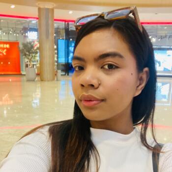 مربية أطفال في دبي: Mariollah