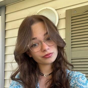 Babysitter in Bains-sur-Oust: Lea