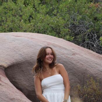 Babysitter in Fort Collins: Mia