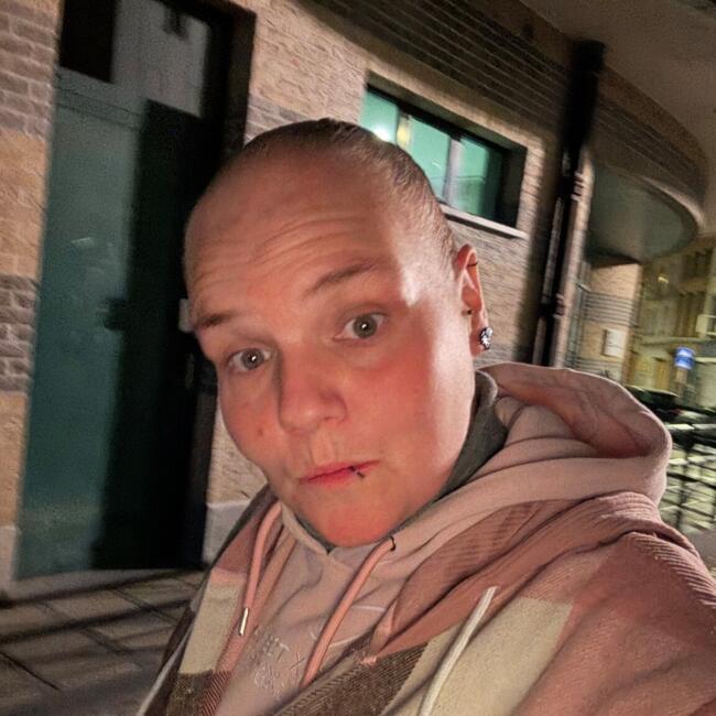 בייביסיטר ב- בריסל: Sandrine