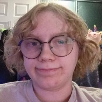 Babysitter in Hamel (Minnesota): Kira