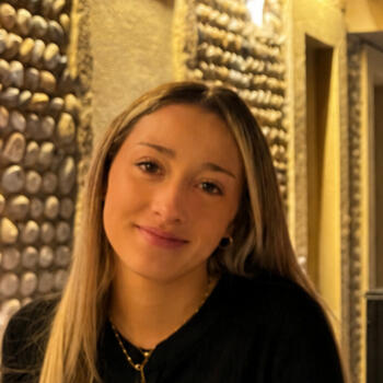 Babysitter Serves-sur-Rhône: Jade