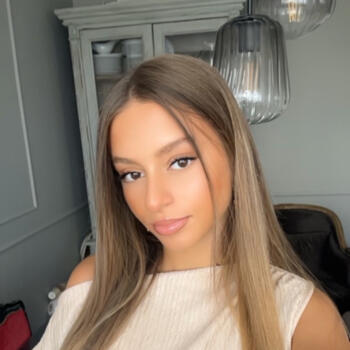 Babysitter in Saint-Fargeau-Ponthierry: Lidia