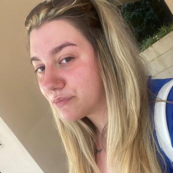 Babysitter in Kensington: Hannah