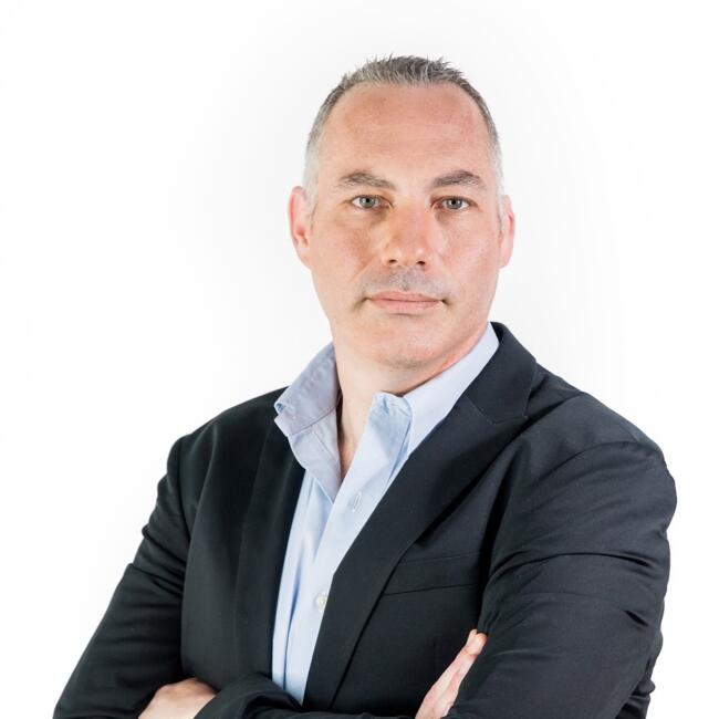 משרת בייביסיטר ב- מודיעין: אליצח