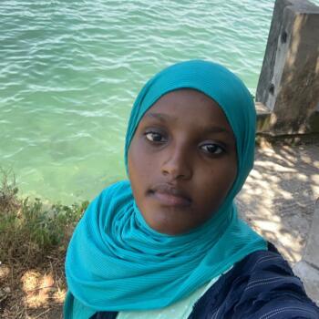 Babysitter in Mombasa: Amina