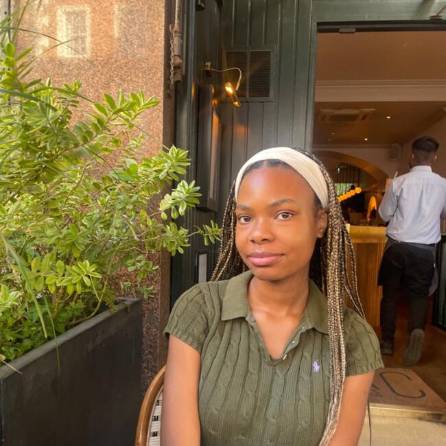 Babysitter in York: Simi