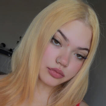 Babysitter in The Bronx: Lesly