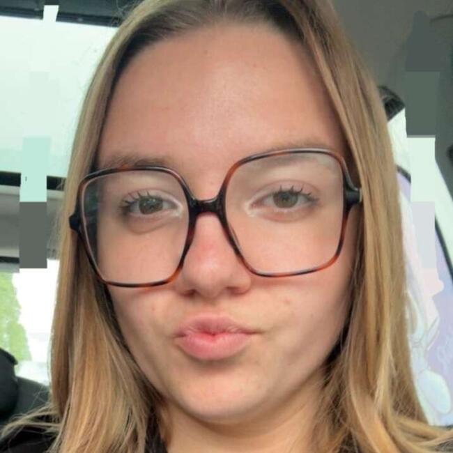 Babysitter in Saint-Carreuc: Anaelle
