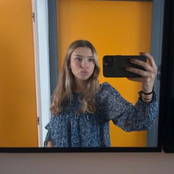 Babysitter in Sainte-Eulalie-en-Born: Laureen