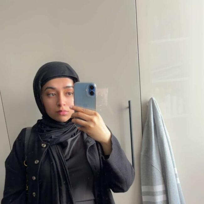 Babysitter in Slough: Sugra