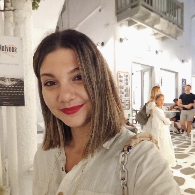 Babysitter in Athens: Theodora