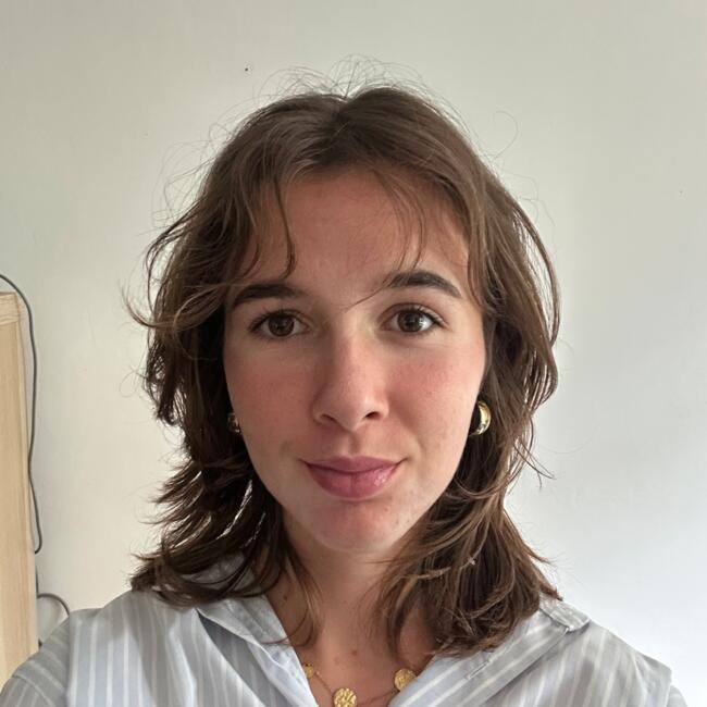 Babysitter in La Rochelle: Éline