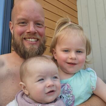 Babysitting job in Sola: Erik