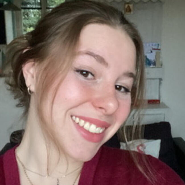 Babysitter in Saint-Etienne: Lucie