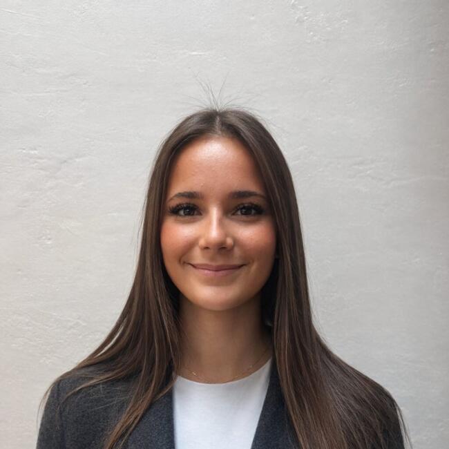 Babysitter in Saint-Christol: Manon