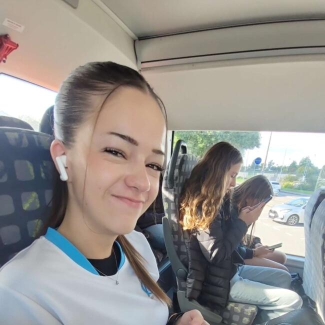 Babysitter in Saint-Thonan: Elina