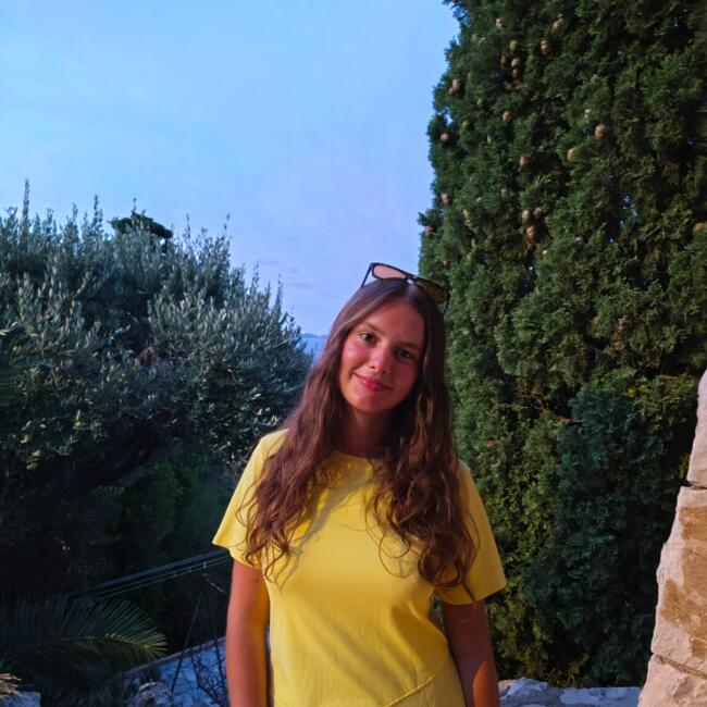 Babysitter in Cahagnolles: Inès