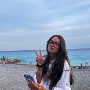 ニース のベビーシッター: Kenza