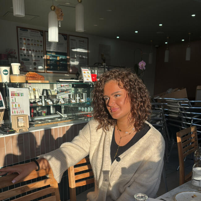 Babysitter in Châtillon: Eva