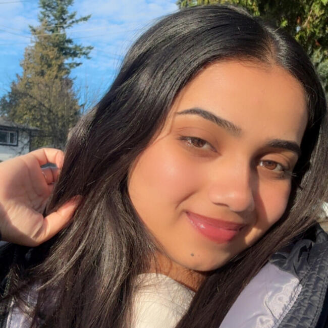 Babysitter in Surrey: Harman