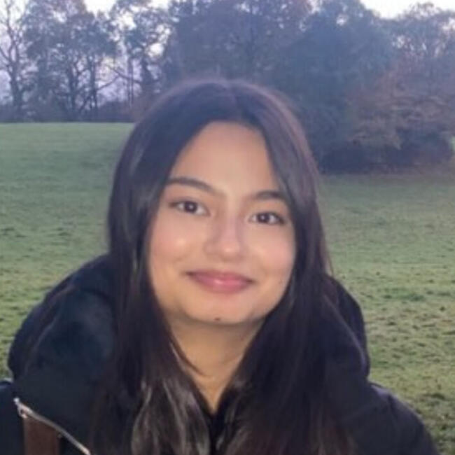 Babysitter in Glasgow: Aadya