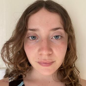 Babysitter in Sauvagnat-Sainte-Marthe: Inès