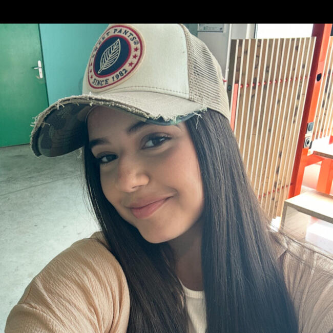 Babysitter in Paris: Anais