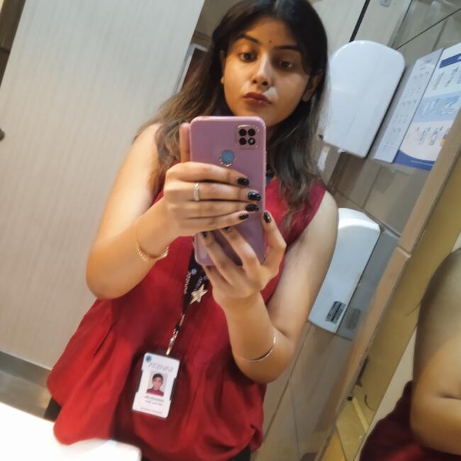 नोएडा में बेबीसिटर: Harshita