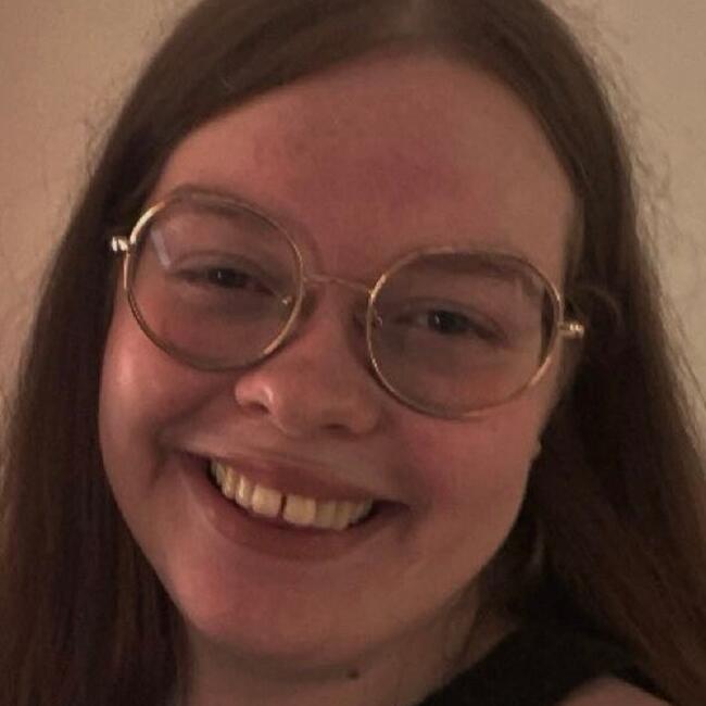 Babysitter in Ciney: Loralie