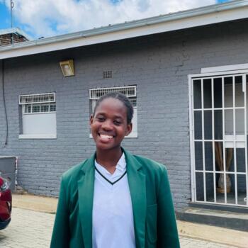 Babysitter in Queenstown: Hlengiwe